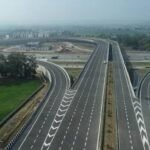 दिल्ली-देहरादून एक्सप्रेसवे धंसी सड़क, निर्माण पर उठे गंभीर सवाल