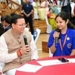 छात्रा के सवाल पर एक्शन में CM धामी, सरकारी स्कूलों के 10वीं-12वीं के छात्रों को टैब के लिए सीधे खाते में मिलेंगे पैसे​